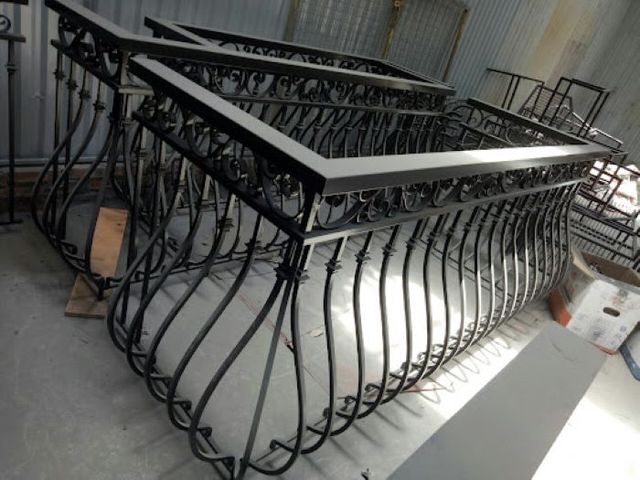 Cầu Thang Âu luôn có bảng giá tốt khi làm lan can sắt ban công