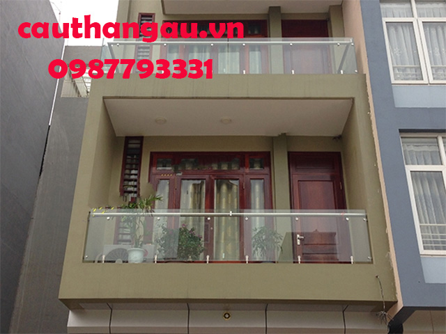 ban công kính đẹp