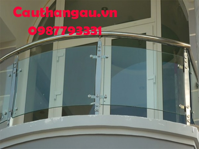 ban công kính giá rẻ