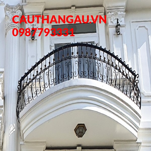 Thẩm mỹ hoàn hảo là “điểm cộng” vượt trội của lan can sắt nghệ thuật