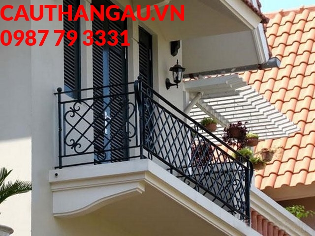 Mẫu ban công với họa tiết trang trí màu sắc rực rỡ