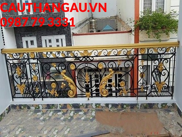 Mẫu lan can ban công sắt mỹ thuật uốn lượn