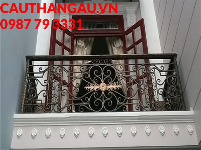 Mẫu ban công mỹ thuật mang đến nét đẹp giả cổ