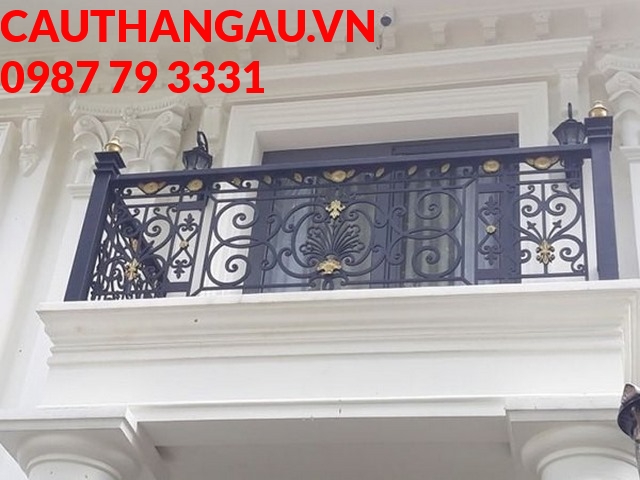 Ban công sắt mỹ thuật cao cấp kết hợp cột trụ tròn