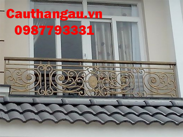 Độ cao quyết định trực tiếp tới an toàn khi thi công ban công bằng sắt