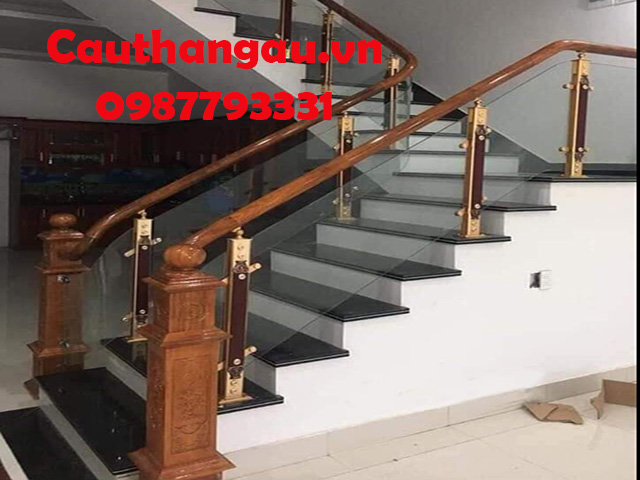 Cầu thang kính cường lực tay vịn gỗ uy tín mẫu CTA-TK15