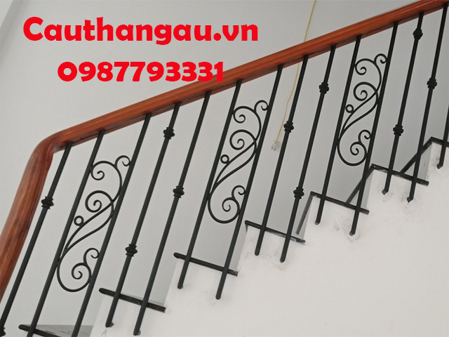 Mẫu mã là điều cần quan tâm khi bạn muốn có lan can cầu thang sắt đẹp