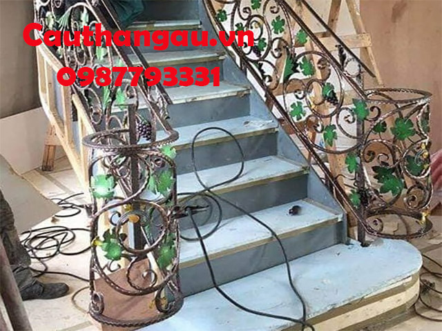 Cầu thang sắt mỹ thuật nhà biệt thự giá rẻ mẫu CTA-T37