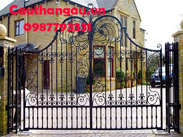 Cửa cổng sắt mỹ thuật chắc chắn Mẫu CTA-C18