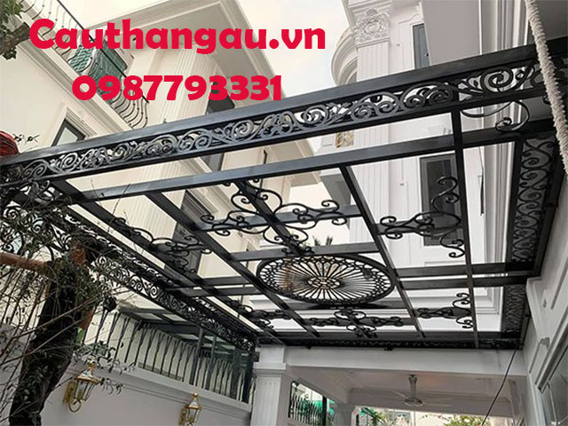 Mái hiên kính cường lực đẹp nhưng chi phí không quá cao