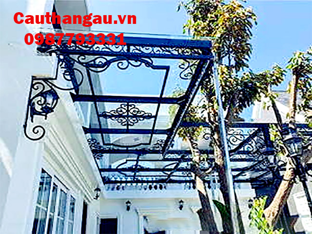 Mái kính ở ban công có rất nhiều ưu điểm về thẩm mỹ và công năng sử dụng