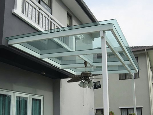 Thi công mái kính cường lực đẹp dành cho biệt thự tại Hà Nội