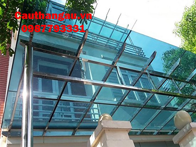 Thi công mái kính cường lực đẹp dành cho biệt thự tại Hà Nội