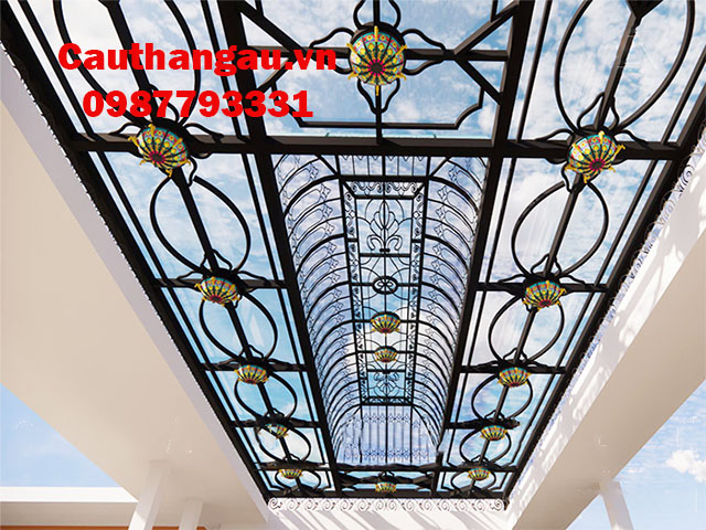 Có nhiều lựa chọn về vật liệu làm khung mái kính mà bạn nên cân nhắc