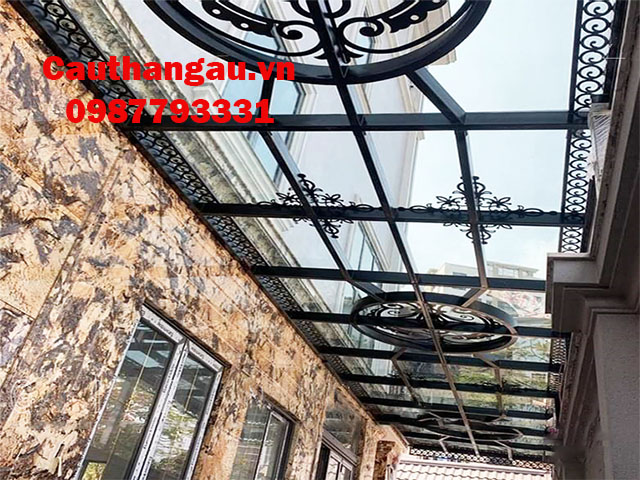 Thi công mái kính cường lực đẹp dành cho biệt thự tại Hà Nội