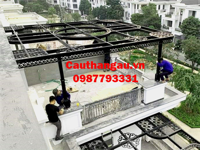 Thi công mái kính cường lực đẹp dành cho biệt thự tại Hà Nội