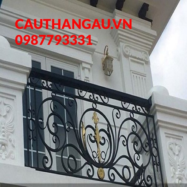 Vẻ cổ điển nhưng sang trọng khiến nhiều người hài lòng khi thi công lan can sắt