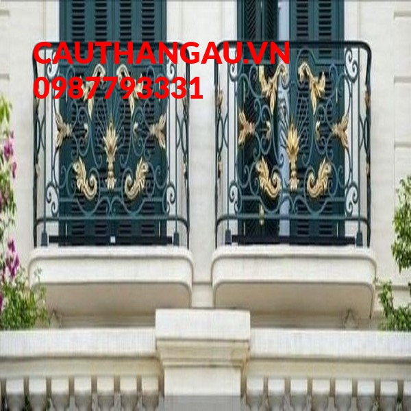 Kiểu dáng lan can thanh mảnh, thẩm mỹ cao và có điểm nhấn với tính nghệ thuật cổ điển