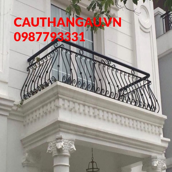 Đơn giản nhưng thẩm mỹ cao là ưu điểm khi thi công mẫu lan can sắt này