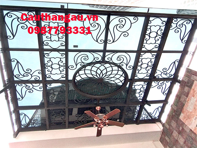 Thi công mái hiên kính cường lực cáp treo là lựa chọn rất hot hiện nay