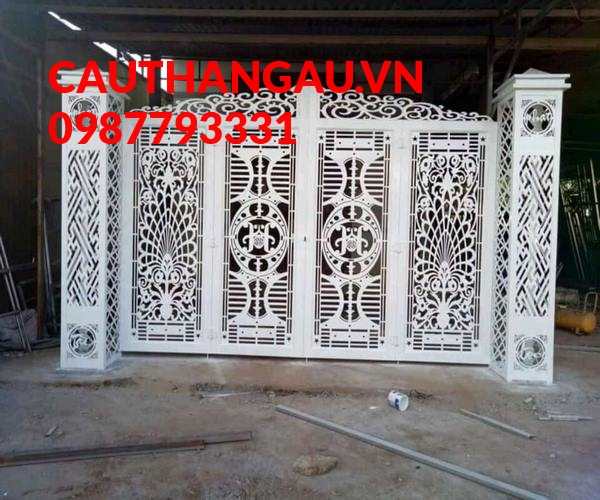 Kiểu cổng sắt nghệ thuật 4 cánh được sử dụng rộng rãi