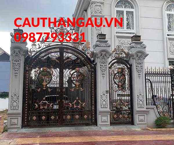 Cổng sắt nghệ thuật tạo điểm nhấn chính cho căn biệt thự của bạn 