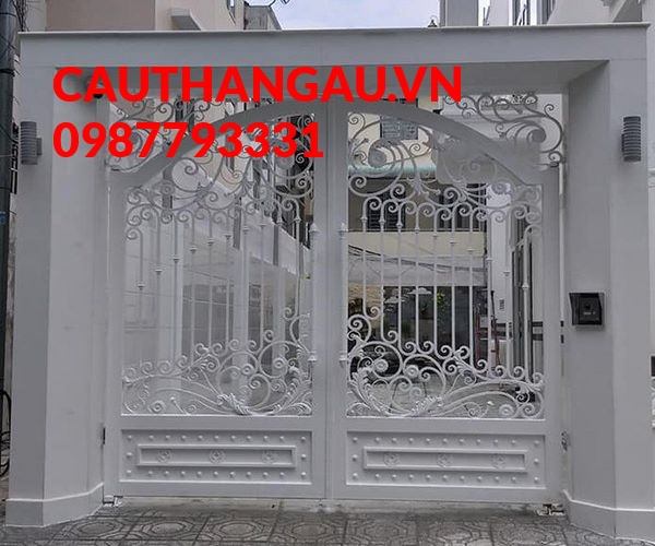 Sắc trắng lạ mắt của thiết kế cổng sắt biệt thự
